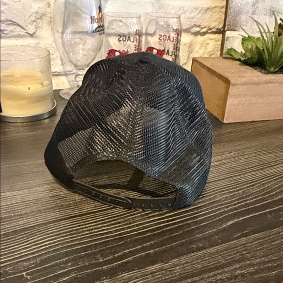 Black Mesh Hat - Picture 2 of 4